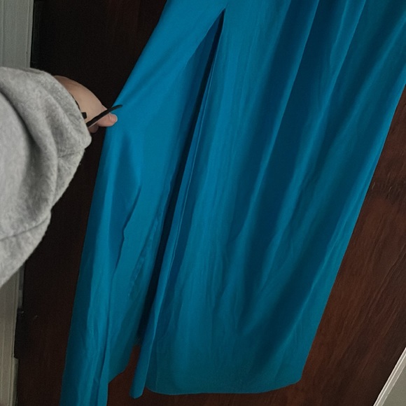 NWT | Sleeveless Gown With open back - Picture 3 of 6